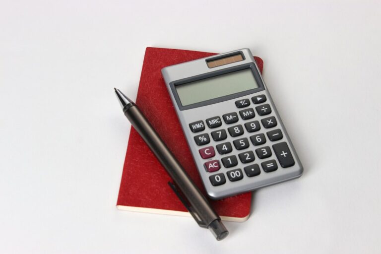 Budget planning calculator and notebook